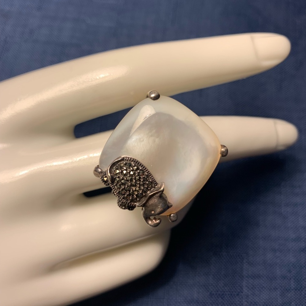 Stamped 925 marcasite elephant cocktail ring